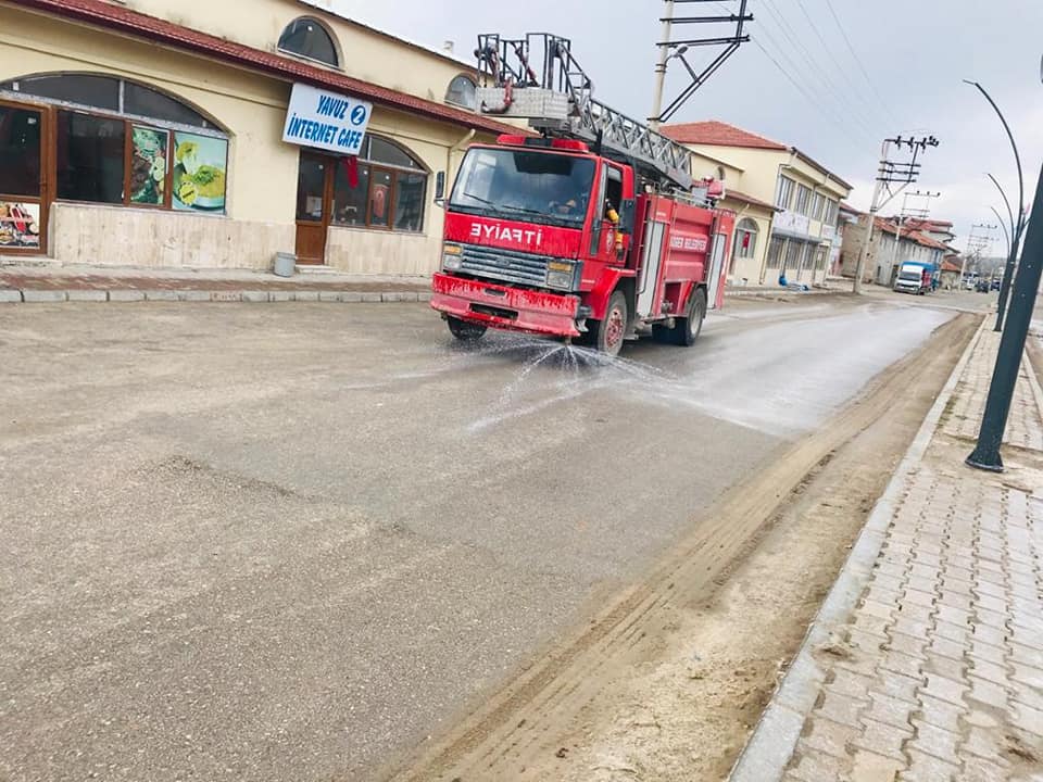 Kasabamızın sokaklarını yollarını döğer belediyesi dezenfekte etti